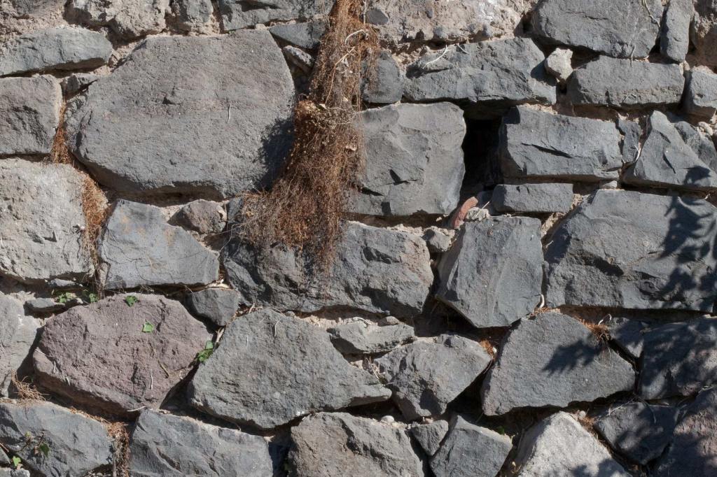 Une image d'un trou de respiration dans le mur 