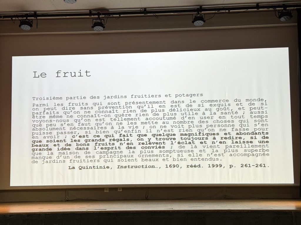 A slide with an extract on fruit from La Quintinie's book.
